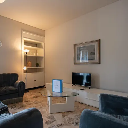 Apartment Trilocale Crocifissa Di Rosa F&l