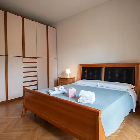 Trilocale Crocifissa Di Rosa F&l * Brescia