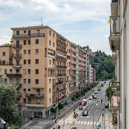 Trilocale Crocifissa Di Rosa F&l * Brescia